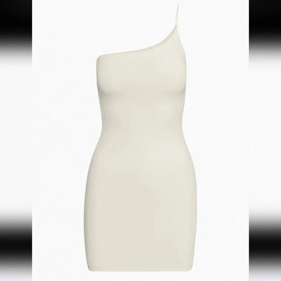 NWT Babaton Aritzia BOTTA CONTOUR DRESS in “white ” - Picture 6 of 16
